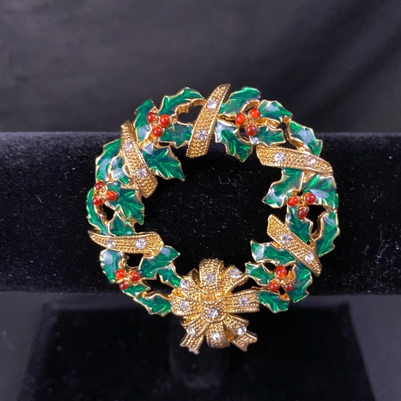 Monet Jewelry - Vintage Monet enamel and rhinestone wreath brooch